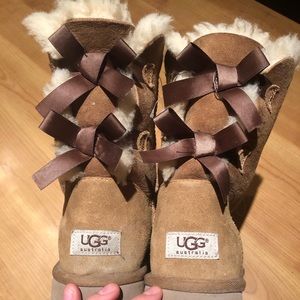 Ugh Bailey Bow Boot size 10 chestnut